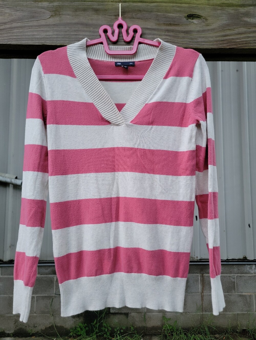 GAP V-Neck Pink and White Striped Sweater XS